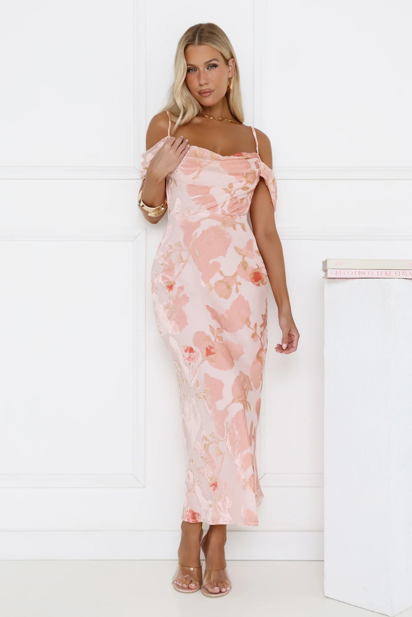 Robe longue rose à épaules dénudées « Garden Romance »