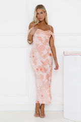 Robe longue rose à épaules dénudées « Garden Romance »