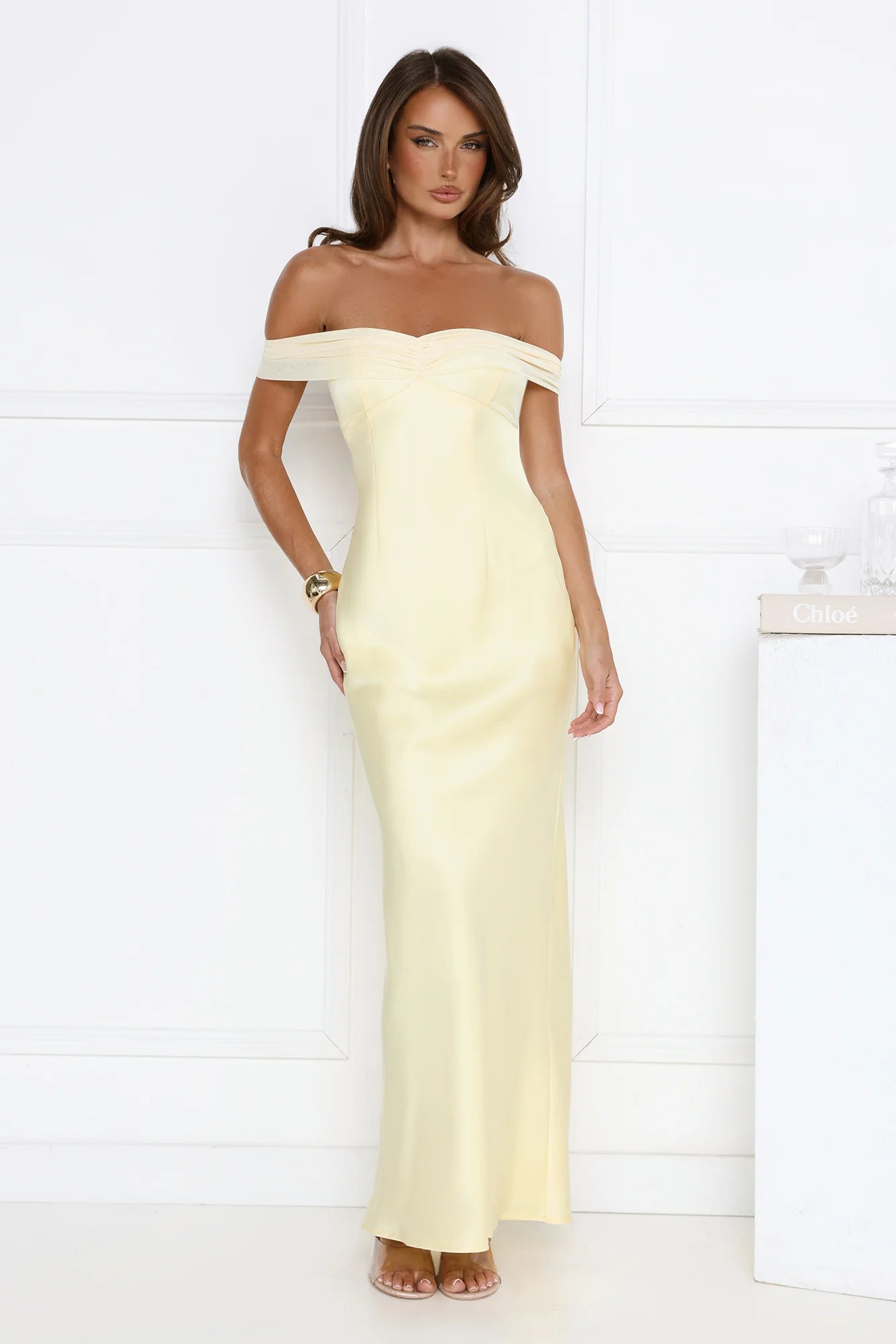 La robe longue Sophisticate épaules dénudées jaune