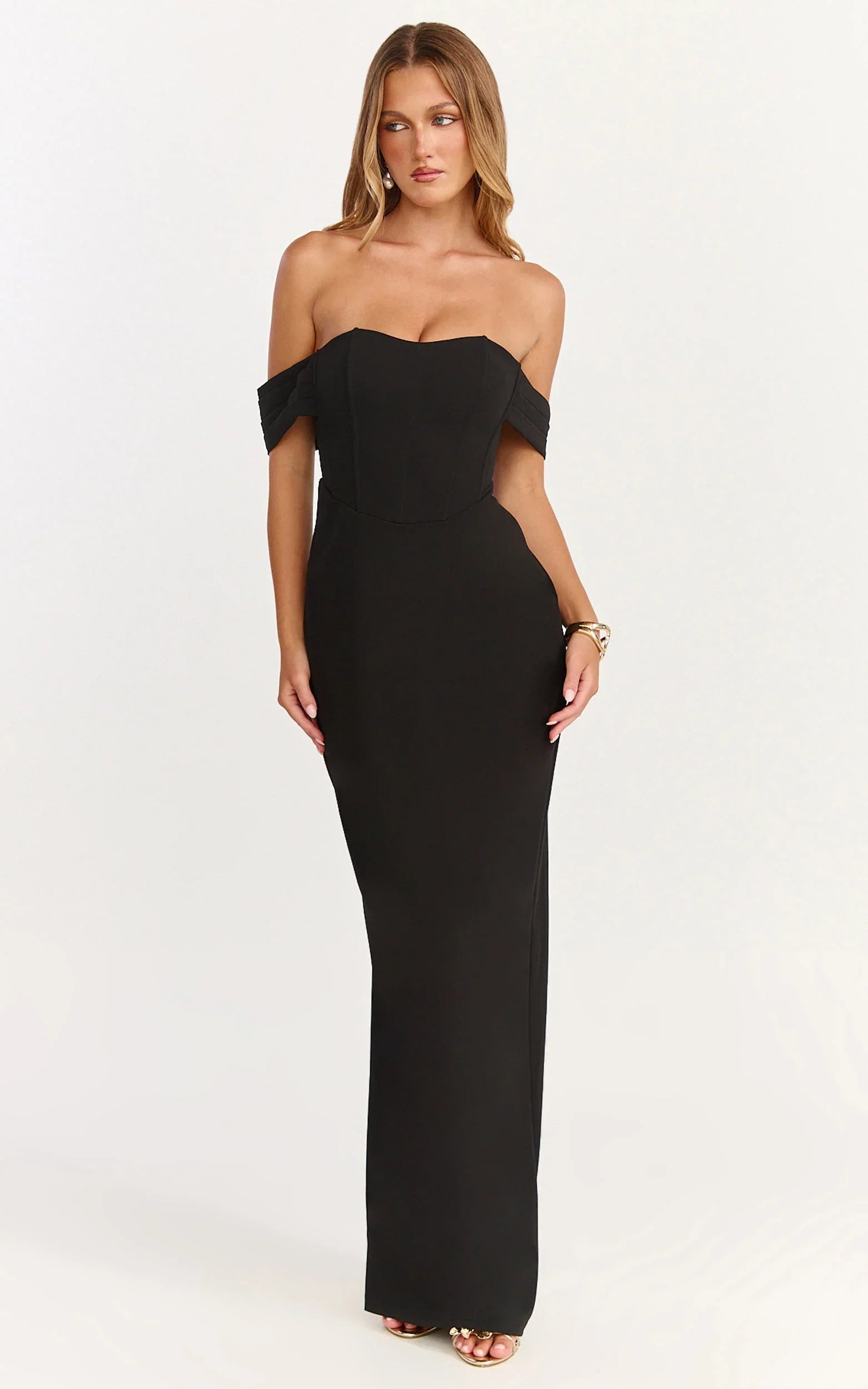 Robe longue Karina - Robe noire à épaules dénudées avec bustier corset et laçage au dos