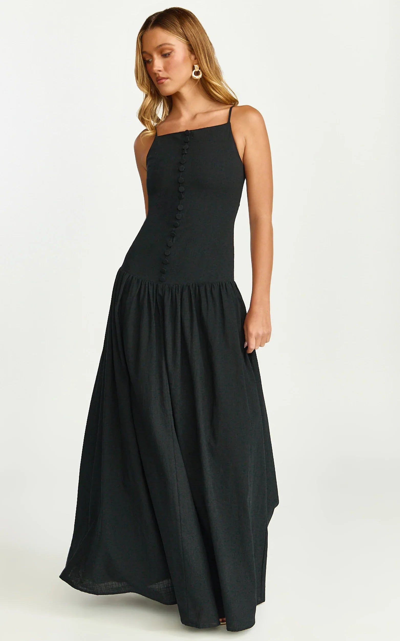 Robe longue Cortez - Robe boutonnée à encolure carrée et taille basse en noir
