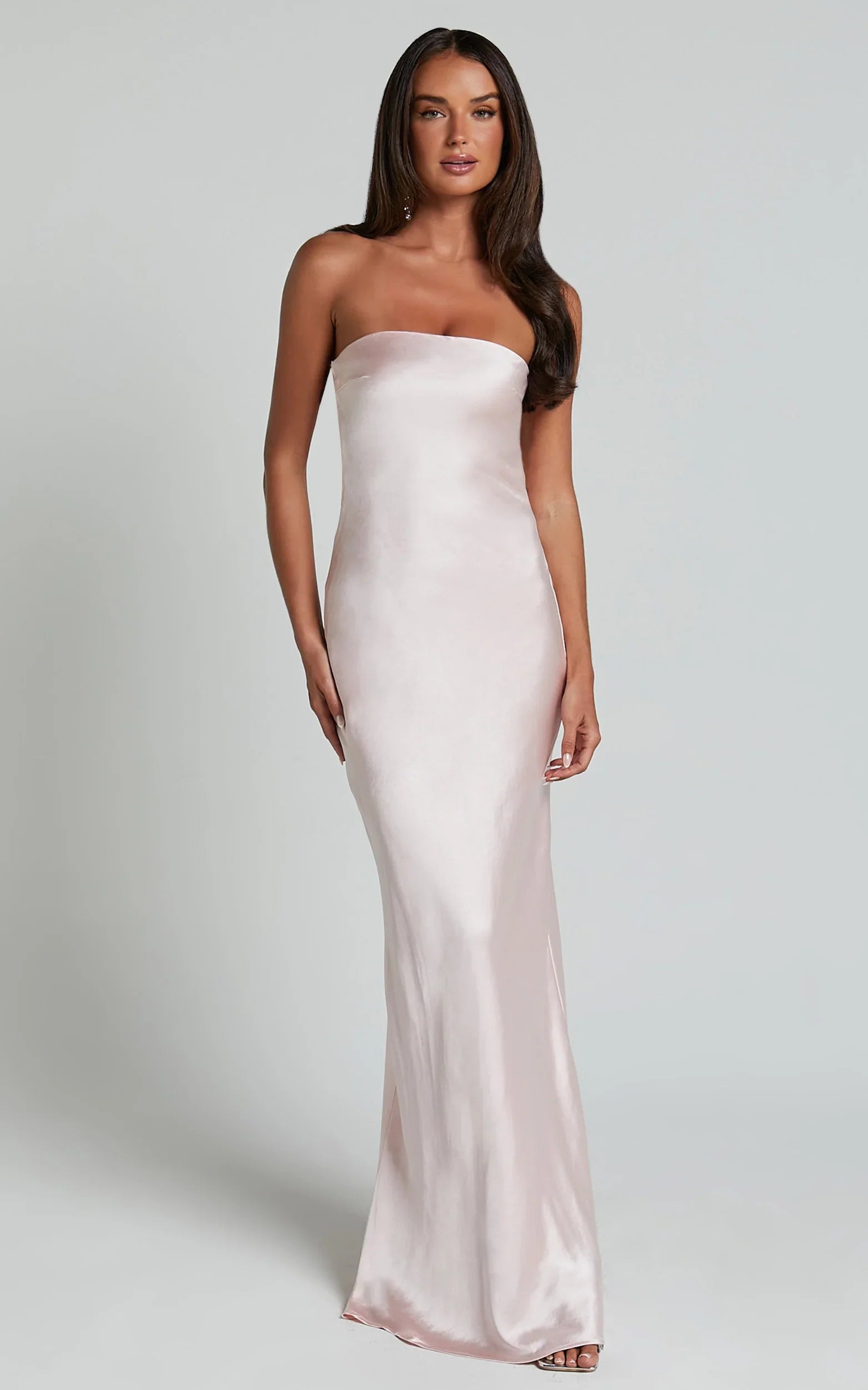 Robe longue Charlita - Robe en satin dos nu à col bénitier, rose pâle