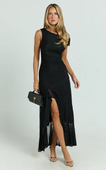 Robe longue Judee – Robe asymétrique fendue sur le côté – Noir