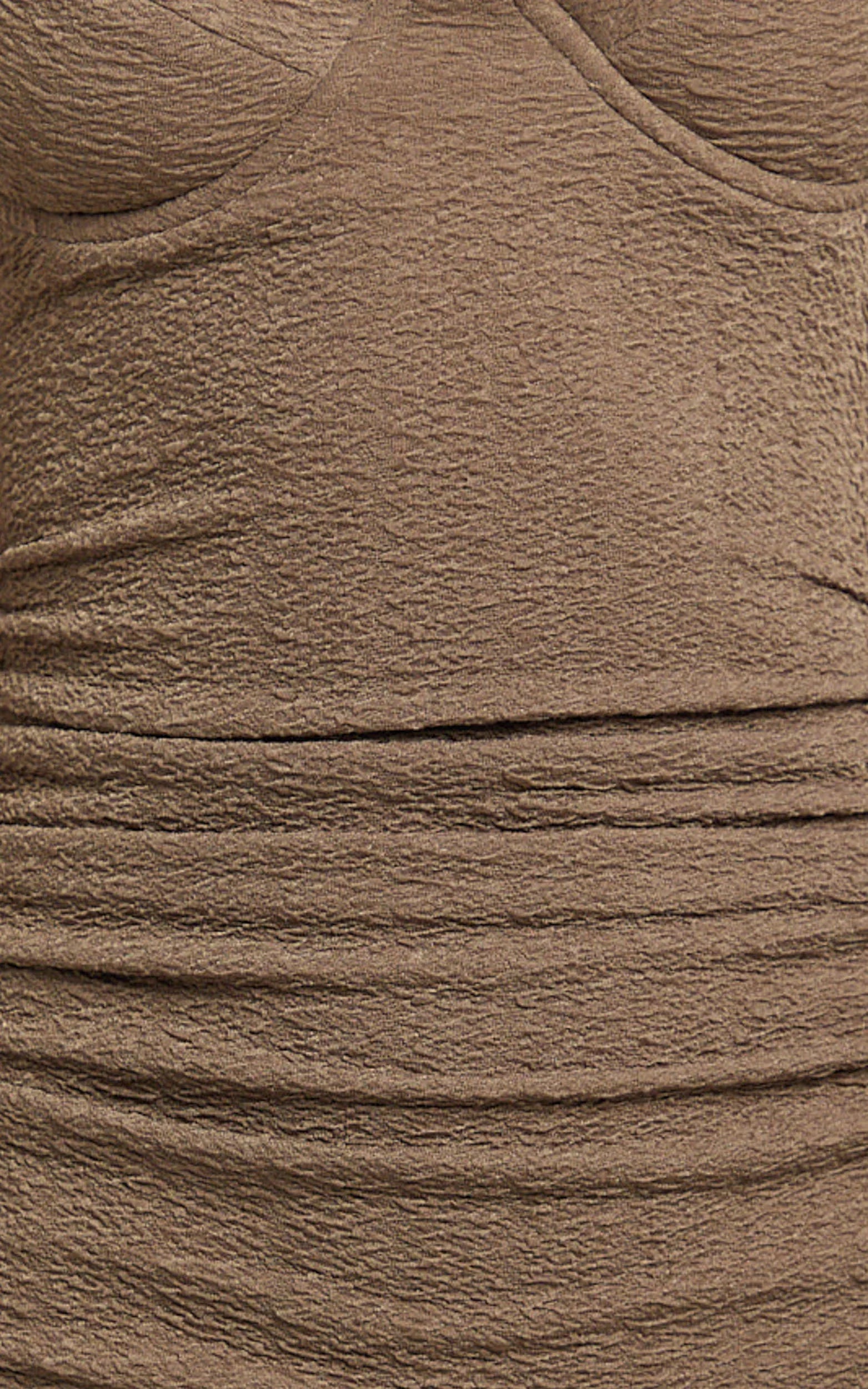 Robe midi Elia – Robe ajustée marron à manches courtes, décolleté en cœur et armatures
