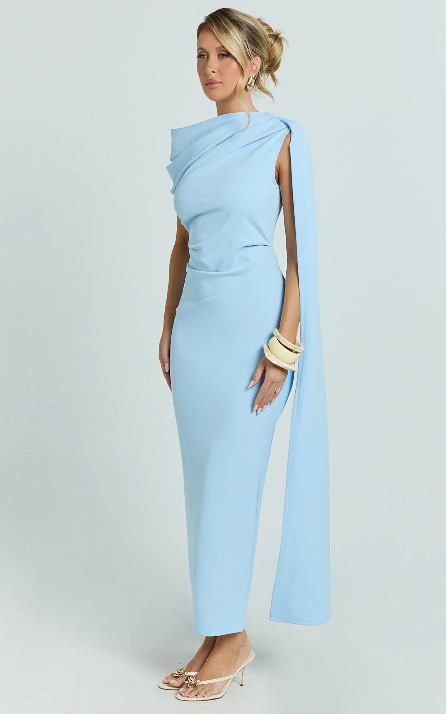 Robe Visenta - Robe à manches asymétriques bleue