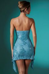 Mini-robe bandeau en dentelle ornée de détails, bleue