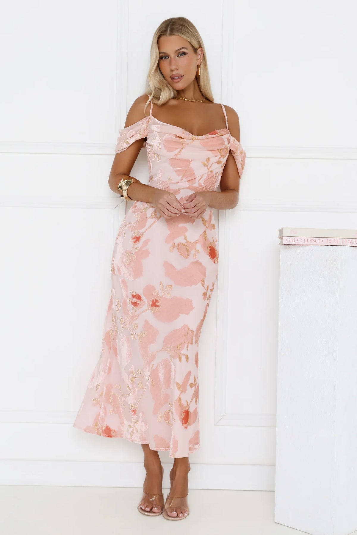 Robe longue rose à épaules dénudées « Garden Romance »