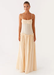 Robe longue Jacinda à taille basse – Crème
