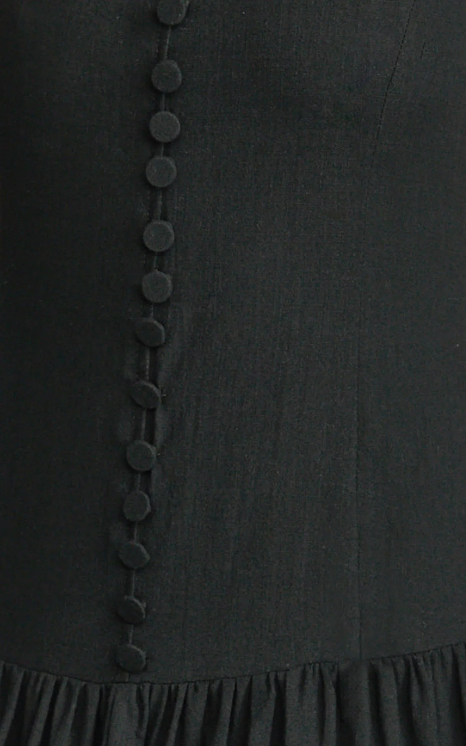 Robe longue Cortez - Robe boutonnée à encolure carrée et taille basse en noir