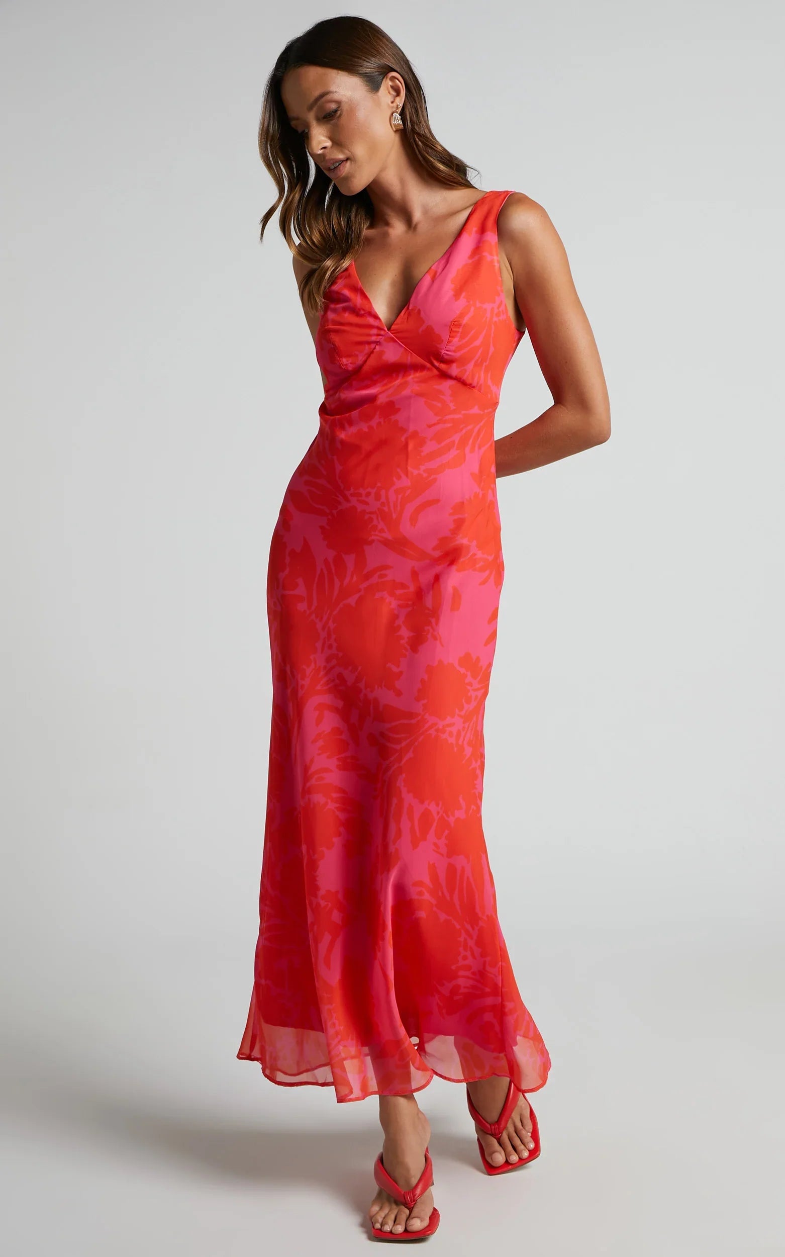 Robe mi-longue Jodie - Robe nuisette col en V à motif floral rose