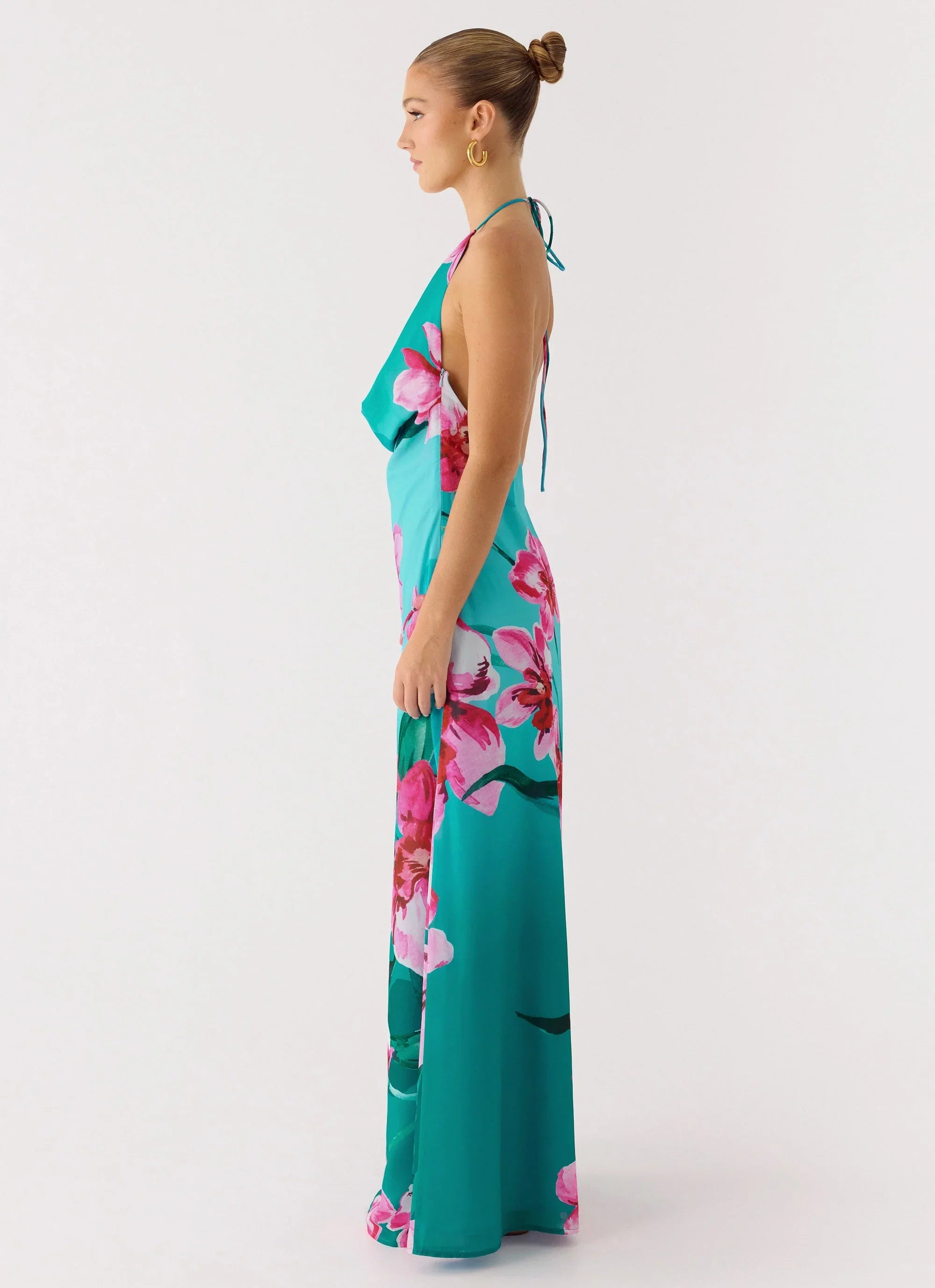Robe longue à col bénitier Yoon perlée - Récif de pétales