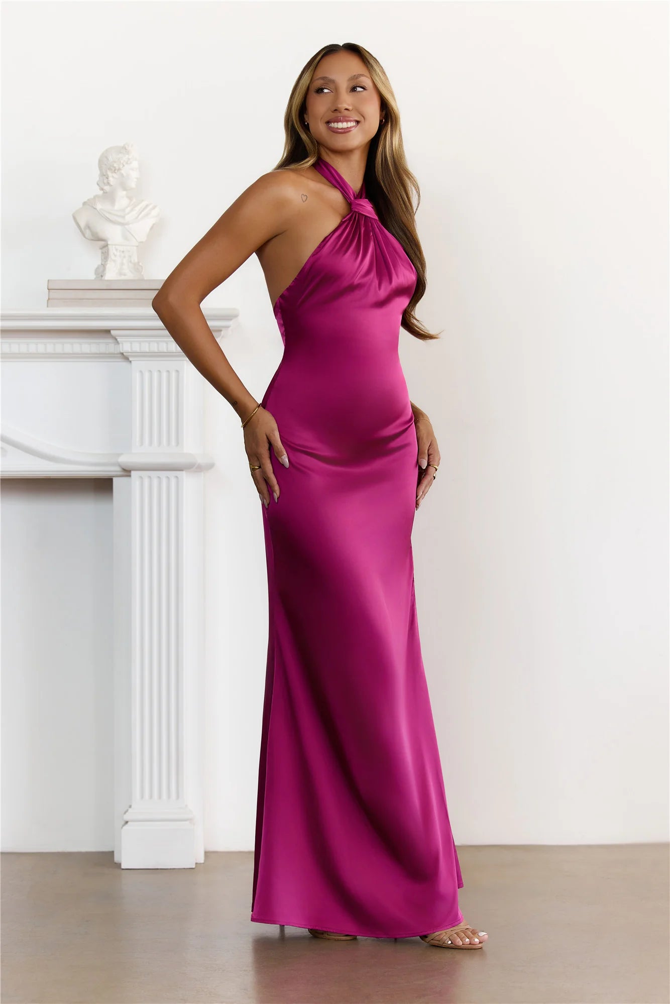 Robe longue satinée à licou CROWNED NIGHTS prune