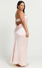 Robe longue Charlita - Robe en satin dos nu à col bénitier, rose pâle