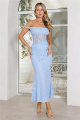 Robe longue maxi bleu à épaules dénudées en dentelle Wink Hour