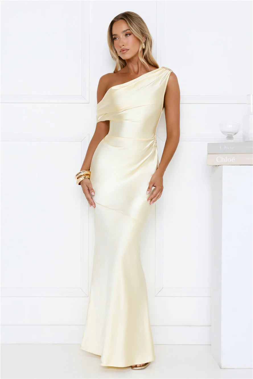 Robe longue à épaules dénudées She's A Dream en satin jaune