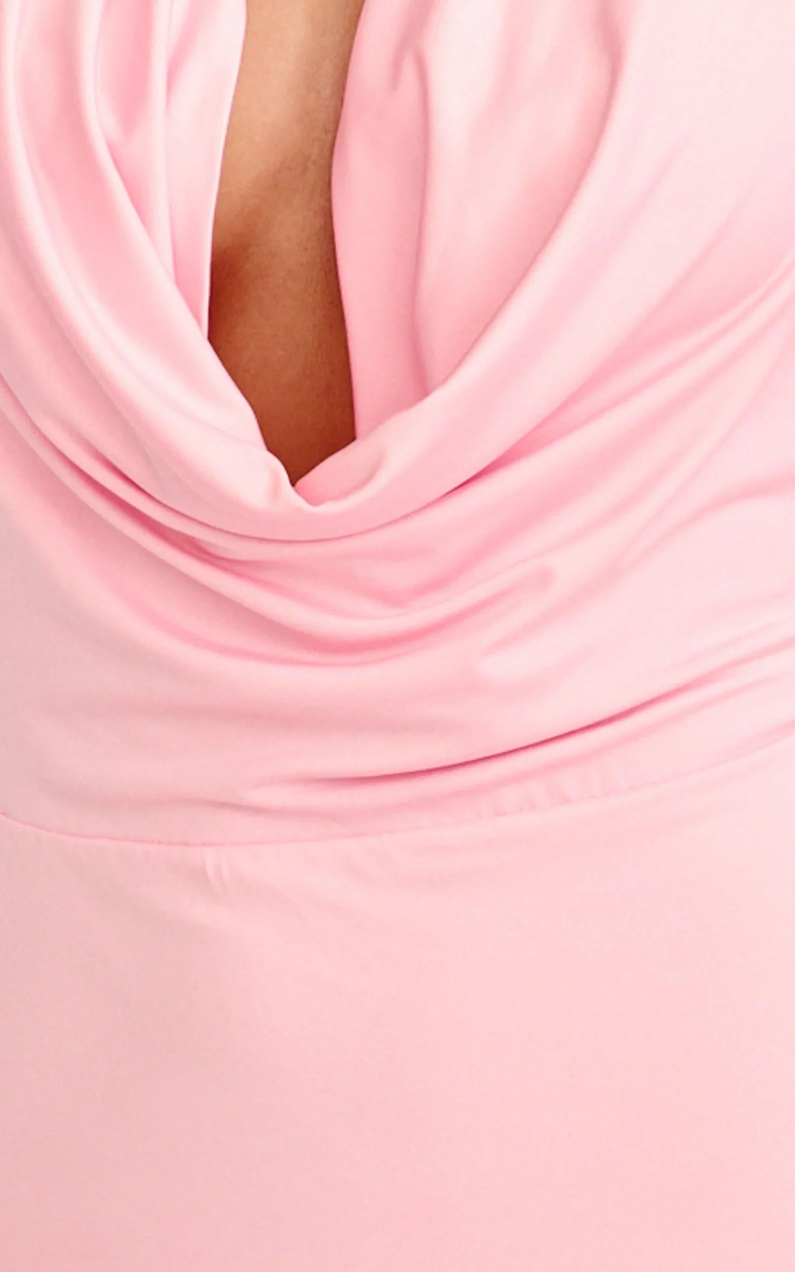 Robe longue Sylvana - Robe moulante à col bénitier et dos nu rose layette