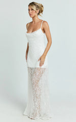Robe longue Alana - Robe à col bénitier en dentelle et sequins, coloris blanc