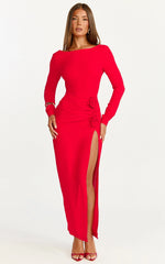Robe longue Vivienne - Robe rouge à col bateau, manches longues et détails de rosette
