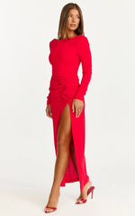 Robe longue Vivienne - Robe rouge à col bateau, manches longues et détails de rosette