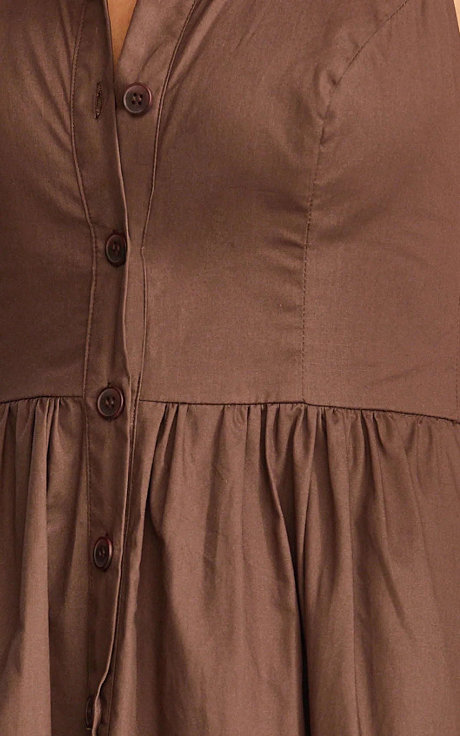 Robe midi Ruby - Robe évasée à col, boutonnée, taille froncée en chocolat noir