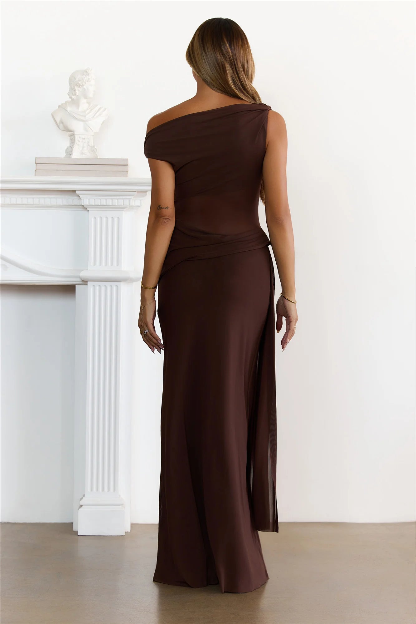 Robe longue transparente chic à épaules dénudées chocolat