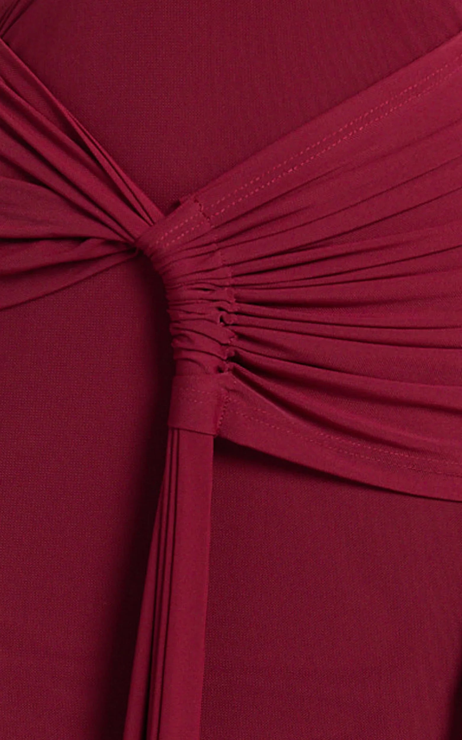 Robe midi Mandy – Robe en maille découpée avec détails noués – Couleur bordeaux