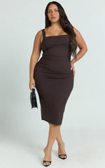 Robe Tiffy Midi - Robe Fourreau Moulante à Col Carré et Frons en Chocolat