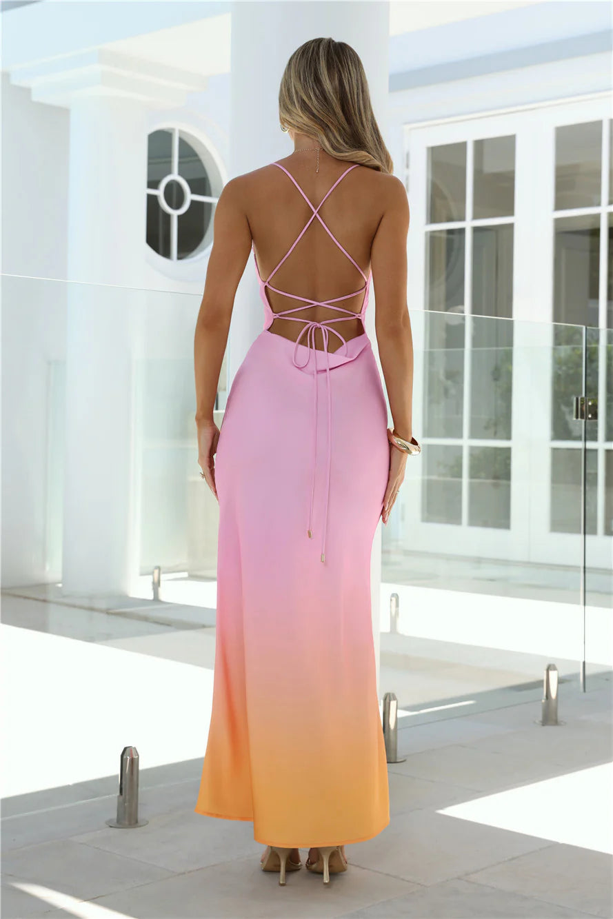 Robe longue en satin Amber Horizon couleur coucher de soleil