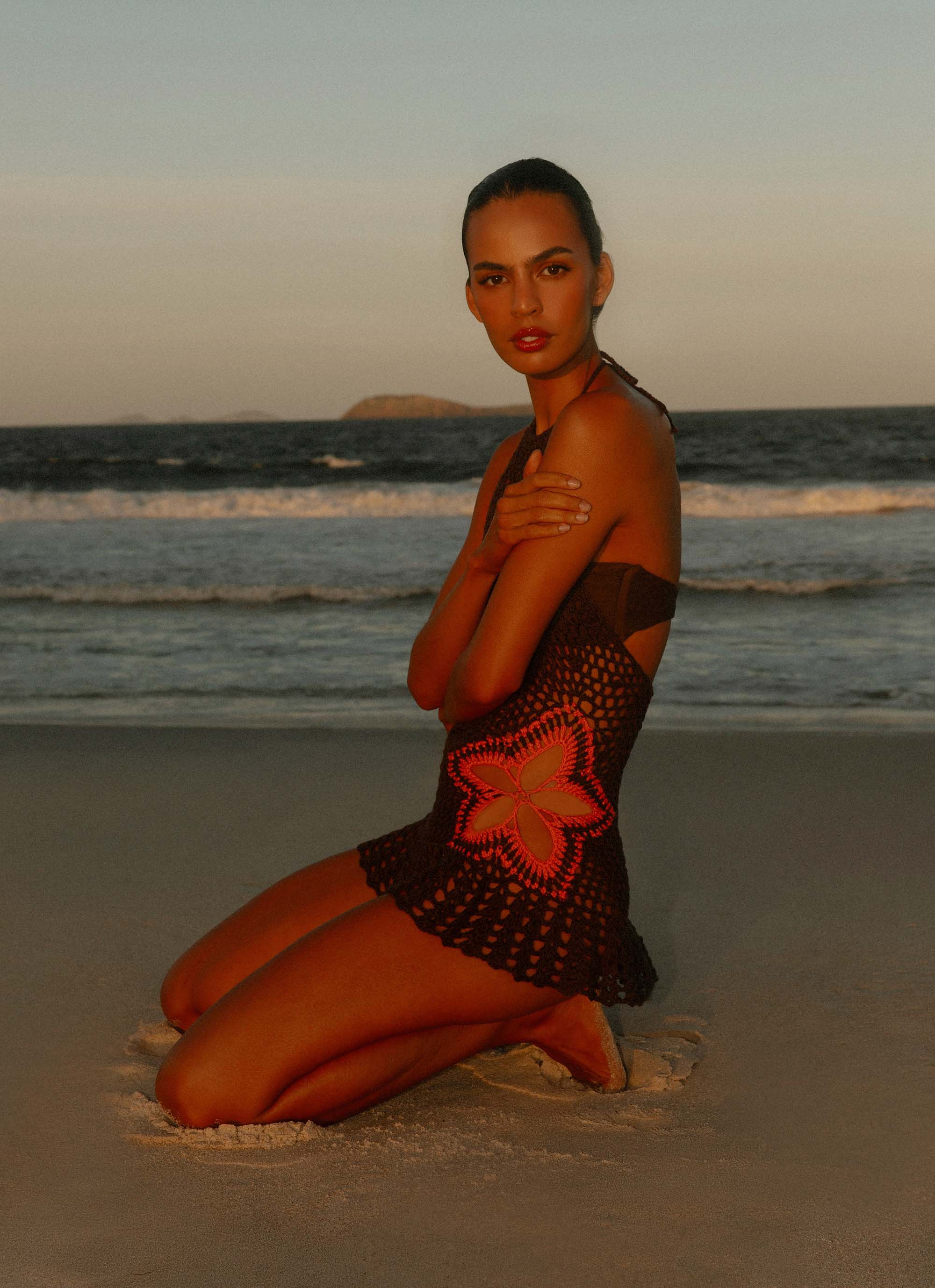 Robe courte en crochet Henley - Chocolat