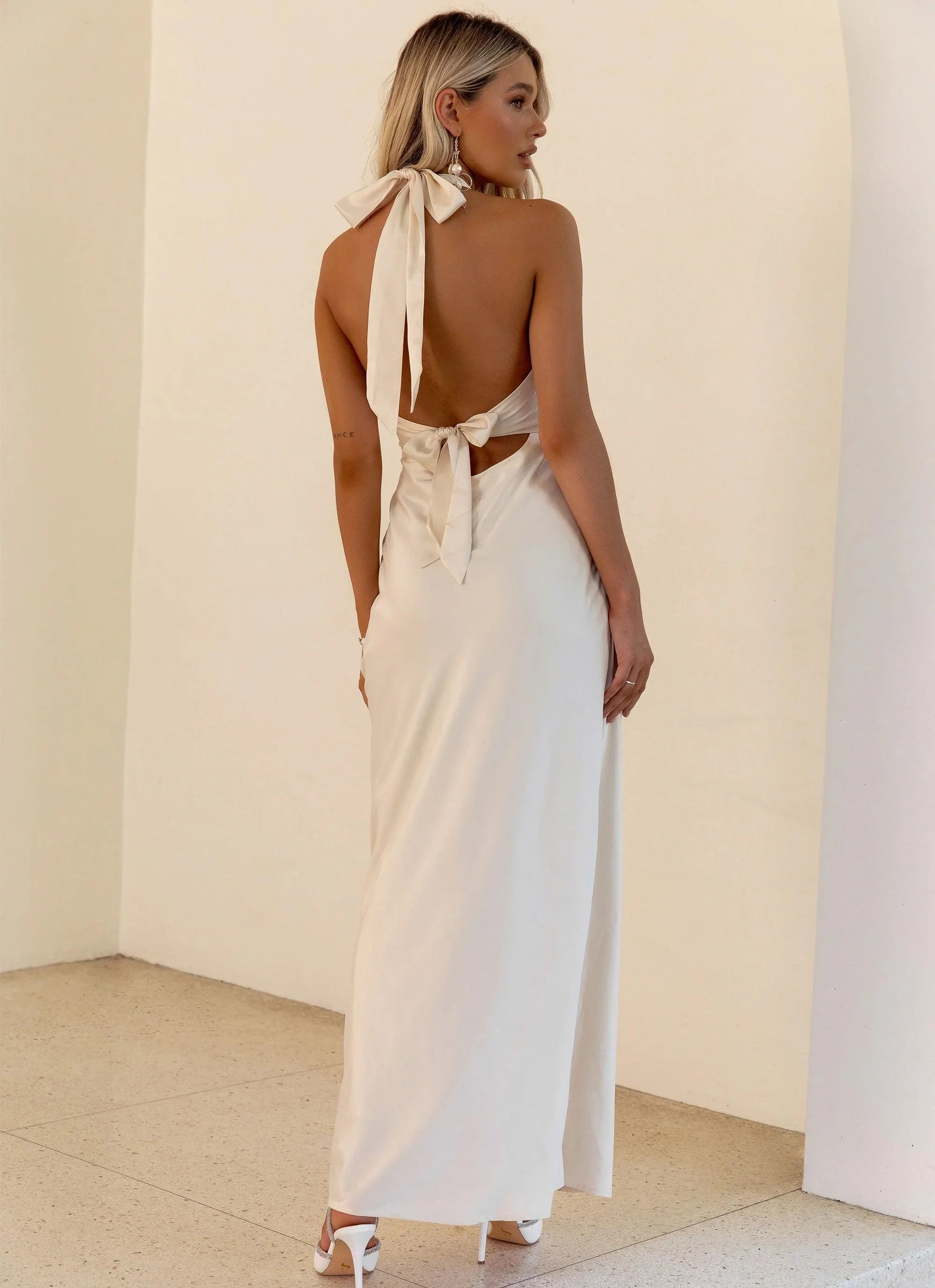 Robe longue en satin « Heavy Hearted » – Perle