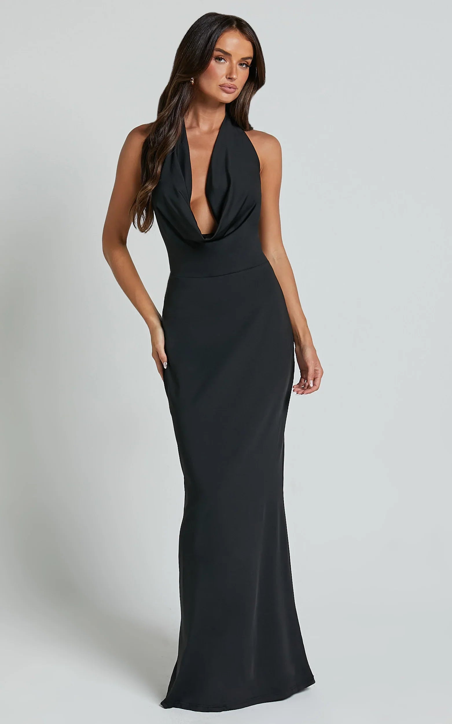 Robe longue Sylvana - Robe moulante à col bénitier et dos nu noire