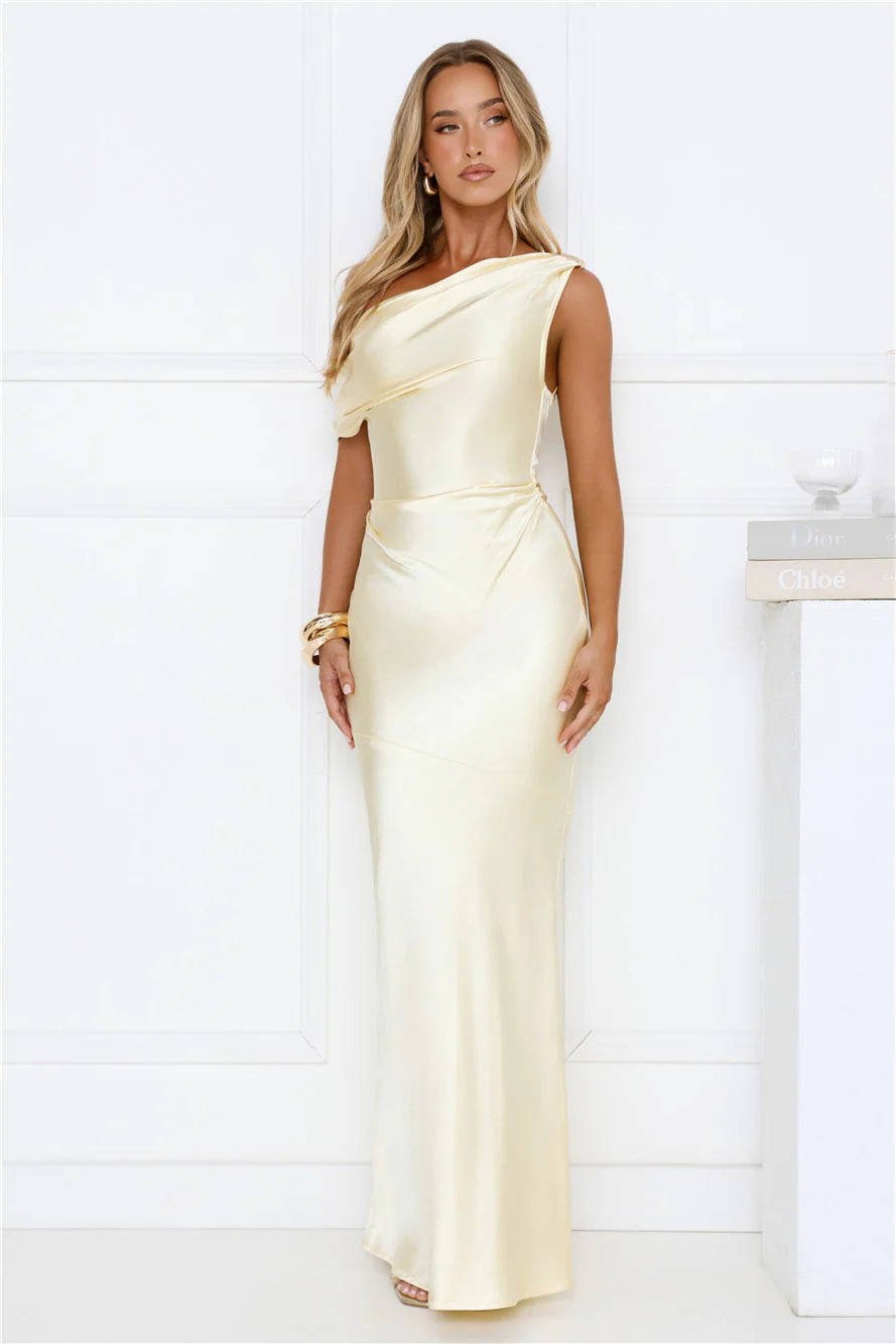 Robe longue à épaules dénudées She's A Dream en satin jaune