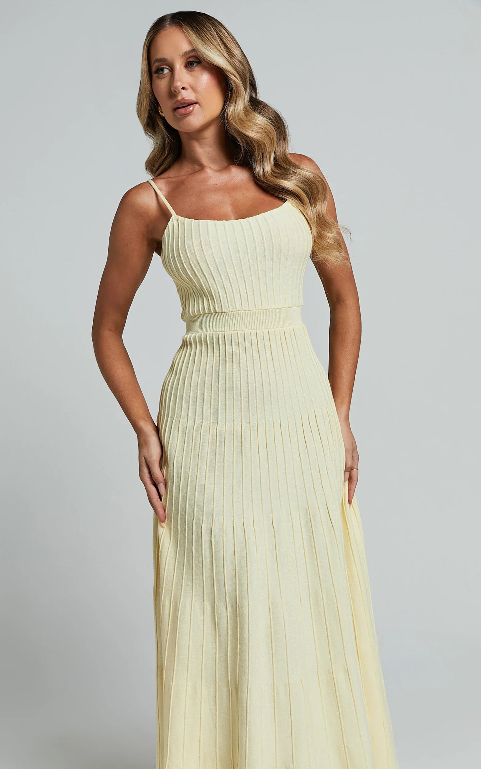 Robe midi Donissa - Robe en maille à panneaux jaune beurre