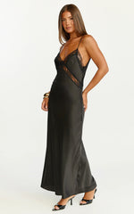 Robe midi Christy – Robe nuisette noire à col en V avec détails en dentelle