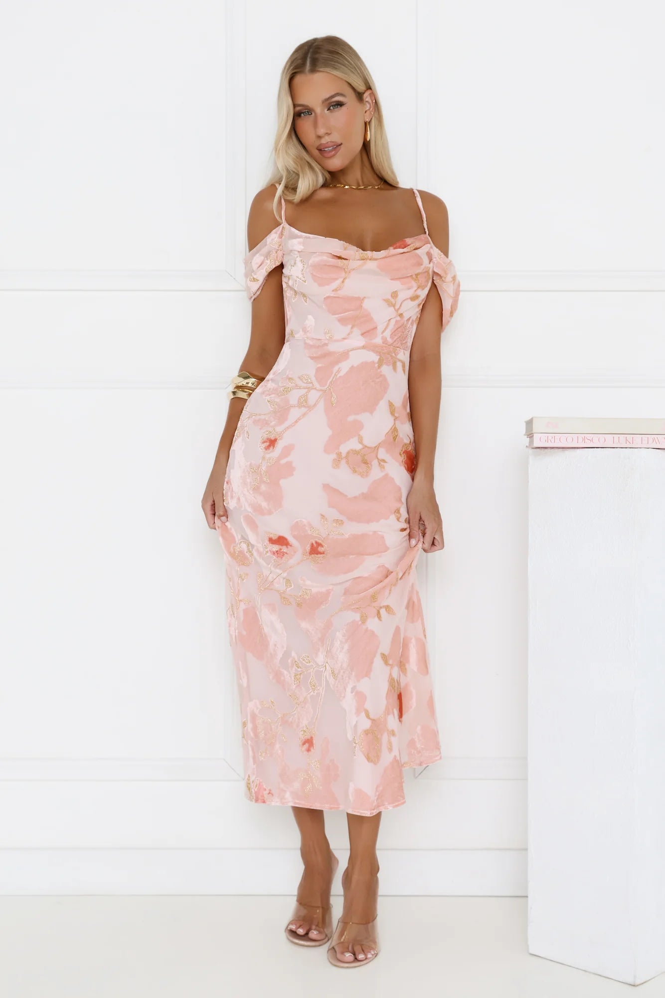 Robe longue rose à épaules dénudées « Garden Romance »