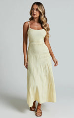 Robe midi Donissa - Robe en maille à panneaux jaune beurre