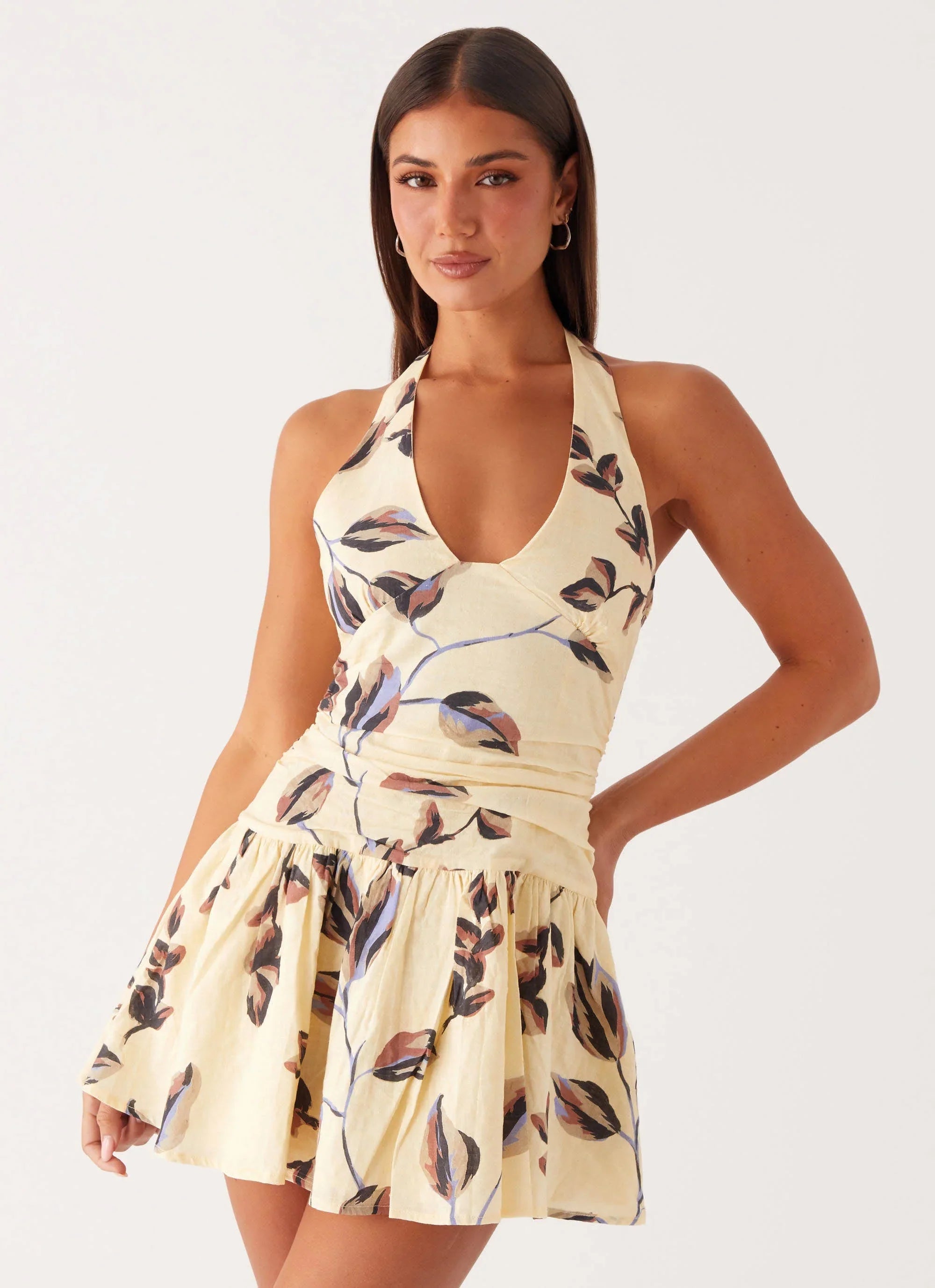 Robe courte à col montant Mirelle – Délice de crème au beurre