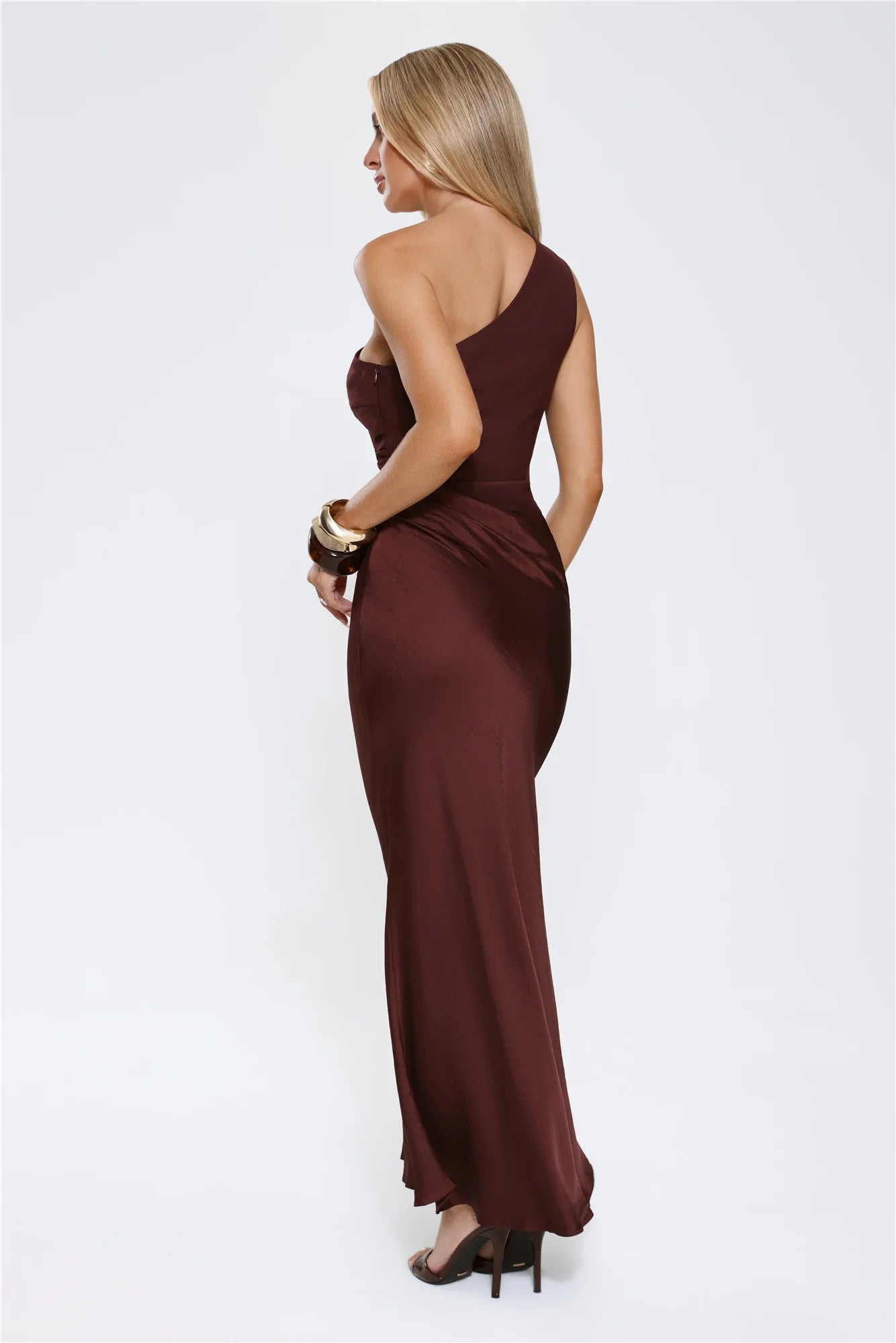 Robe longue en satin Starlit Darling marron