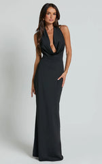 Robe longue Sylvana - Robe moulante à col bénitier et dos nu noire