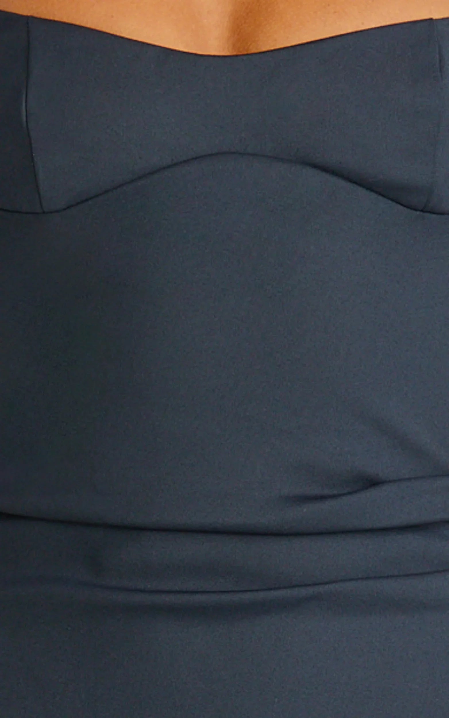 Robe midi Benita - Robe ajustée froncée à col rond de couleur bleu marine
