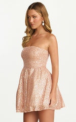 Robe courte Hana - Robe bustier évasée à sequins de couleur or rose