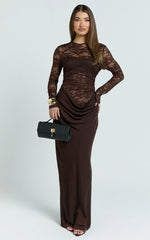 Robe longue Crisanta - Robe moulante à manches longues en dentelle contrastante couleur chocolat