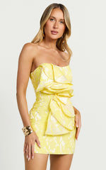 Amalie The Label - Mini-robe bustier en jacquard à volants Frederika - Jaune