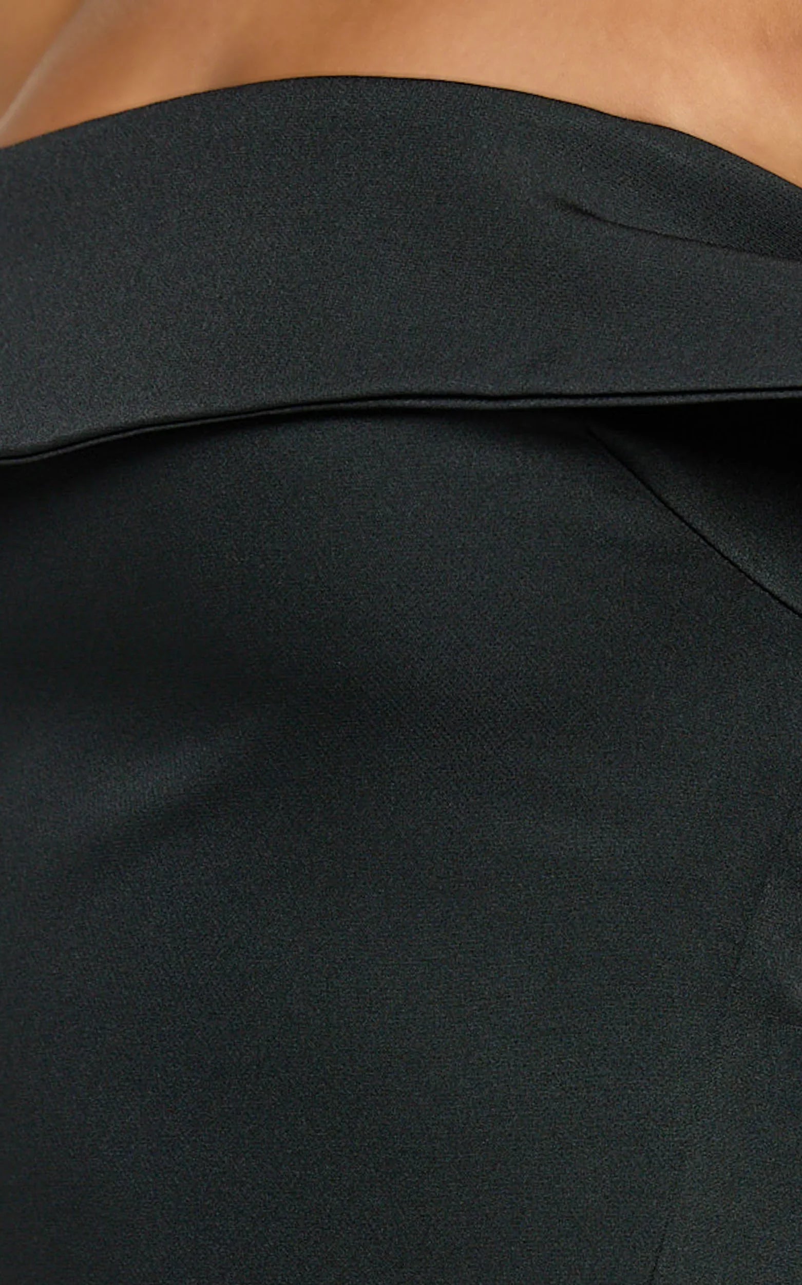 Robe Courte Cecilia - Robe noire à détails noués et épaules dénudées