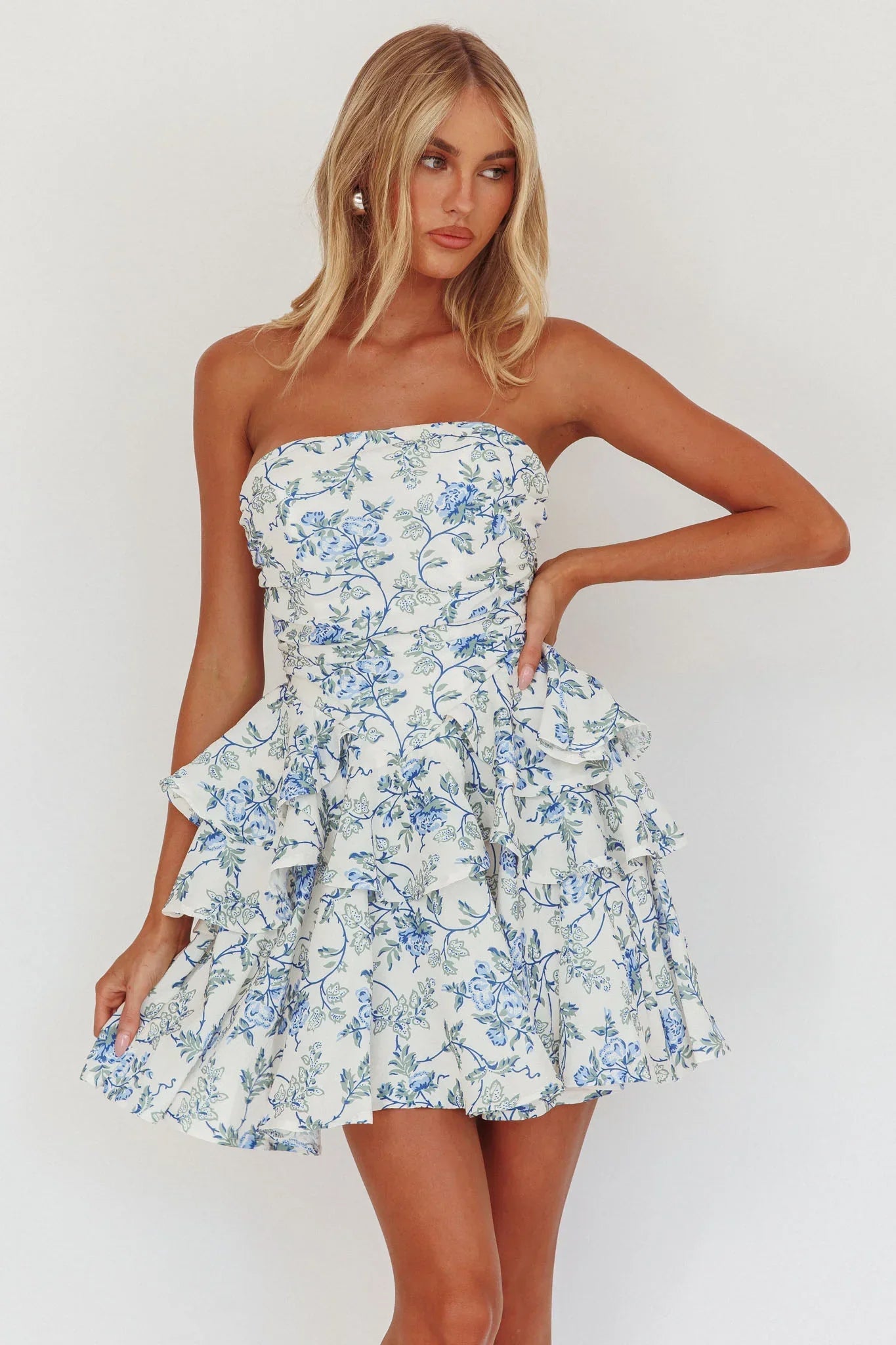 Robe courte étagée à fleurs bleue Like Me Tied Back