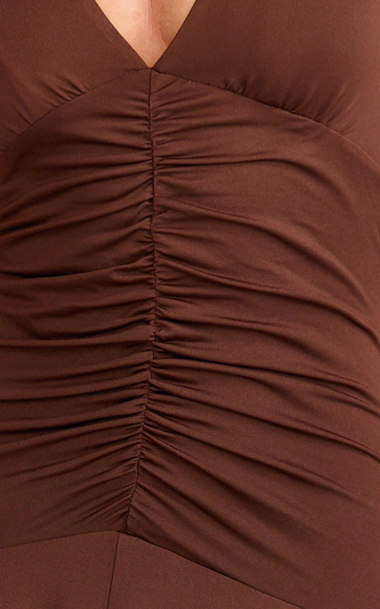 Robe longue Celeste - Robe à licou, corsage froncé et taille basse, couleur chocolat