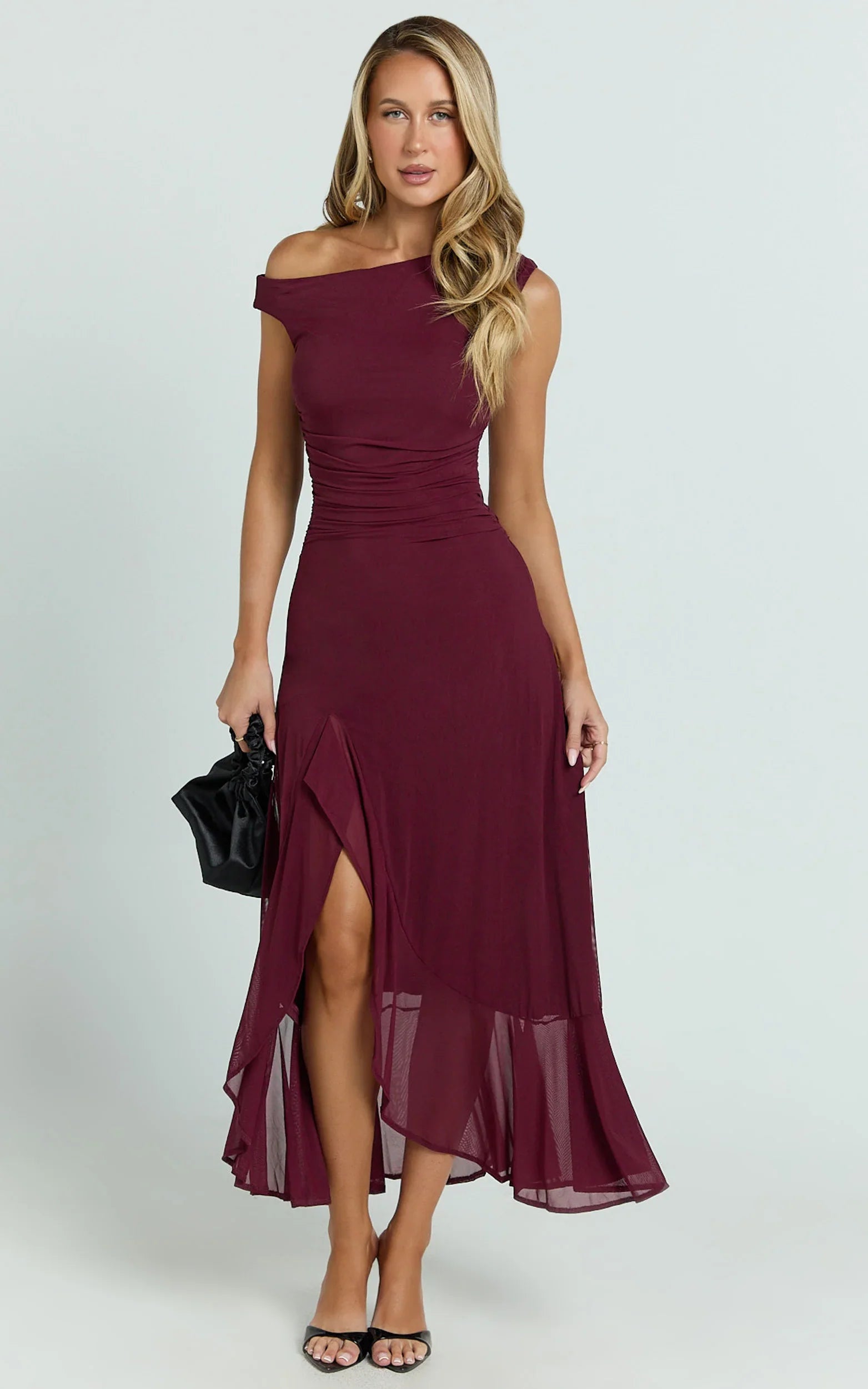 Robe midi Judee - Robe asymétrique fendue haute sur le côté couleur lie de vin