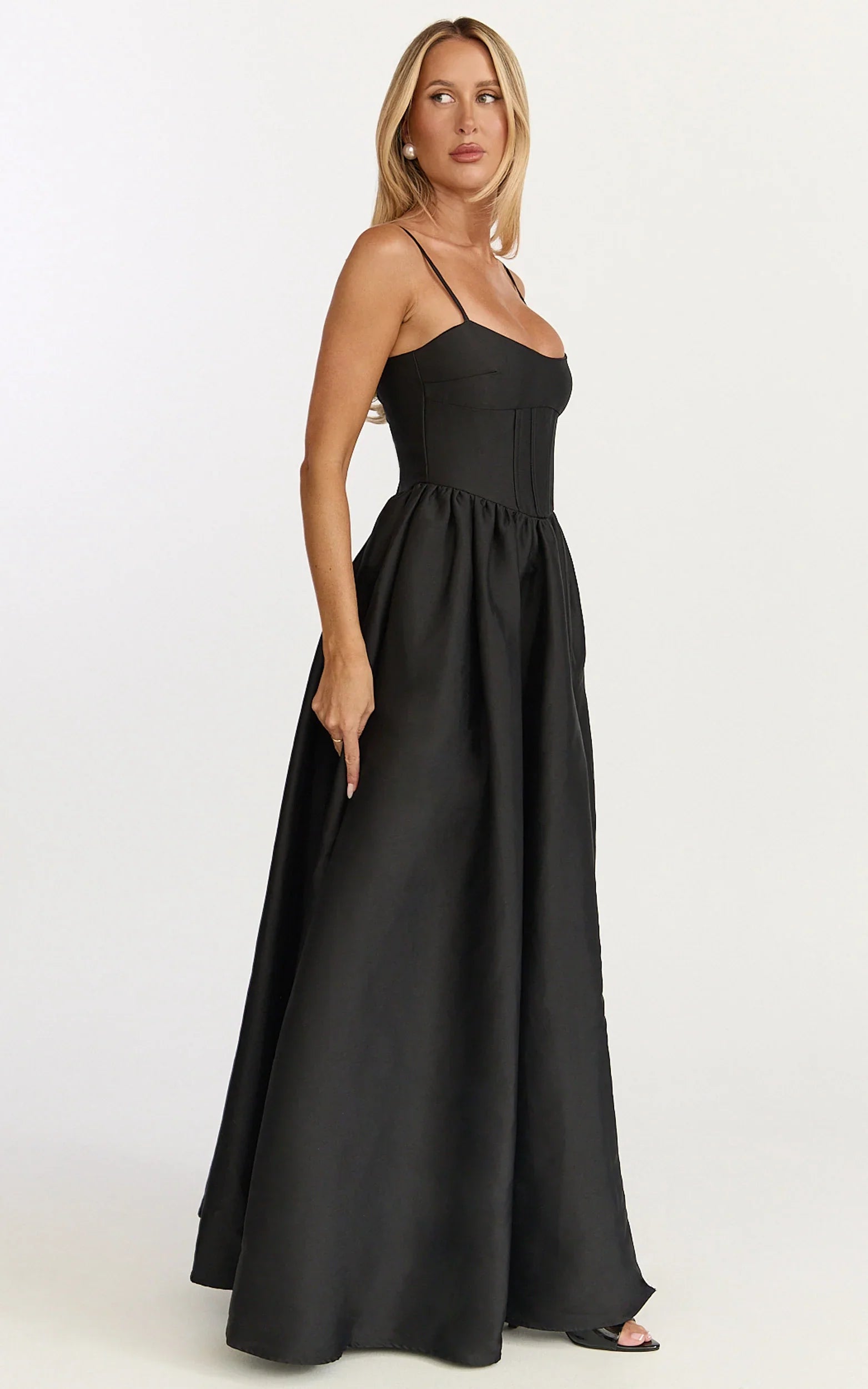 Robe longue Louisa – Robe à lacets dos nu et corset à baleines en dentelle, couleur noire