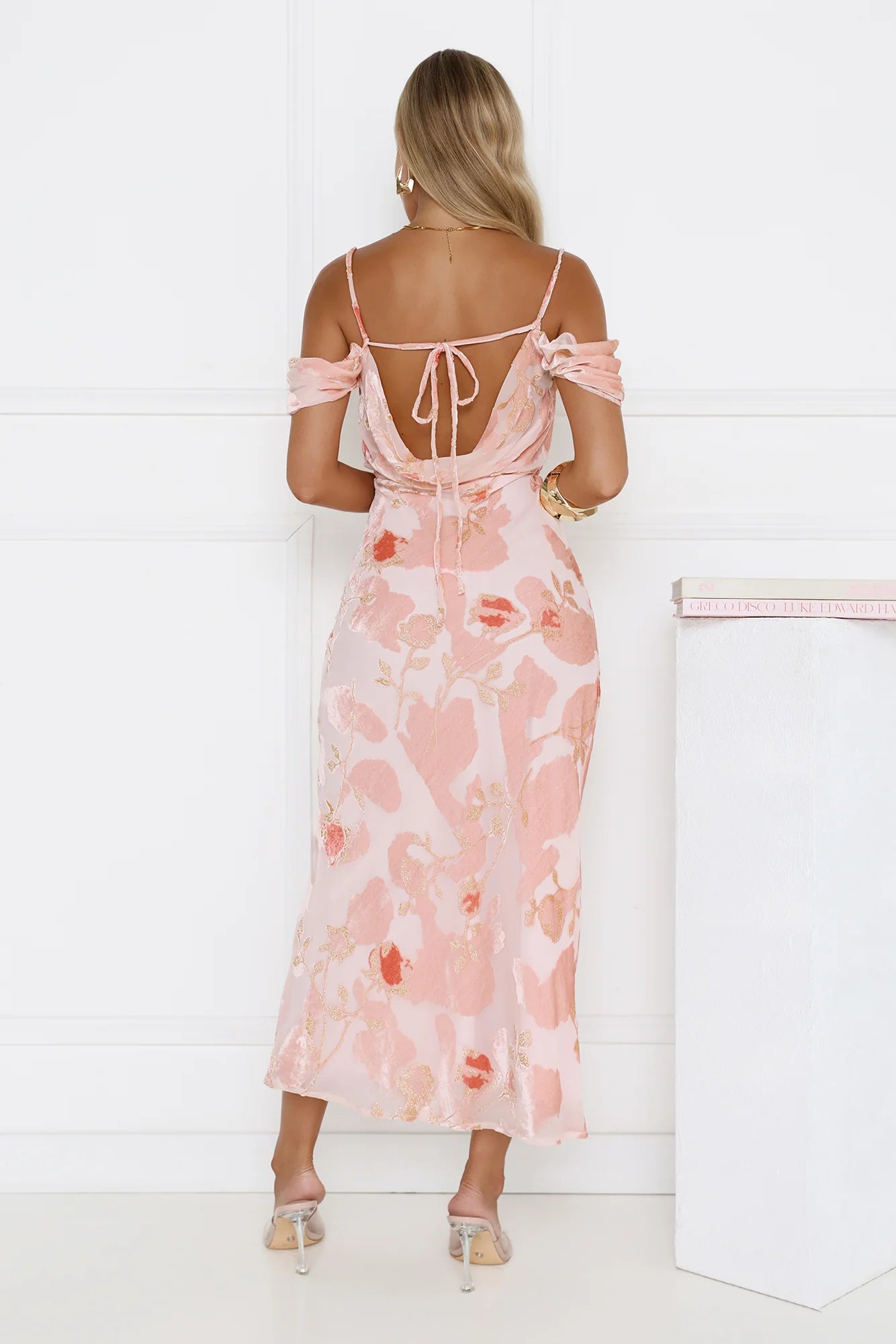 Robe longue rose à épaules dénudées « Garden Romance »