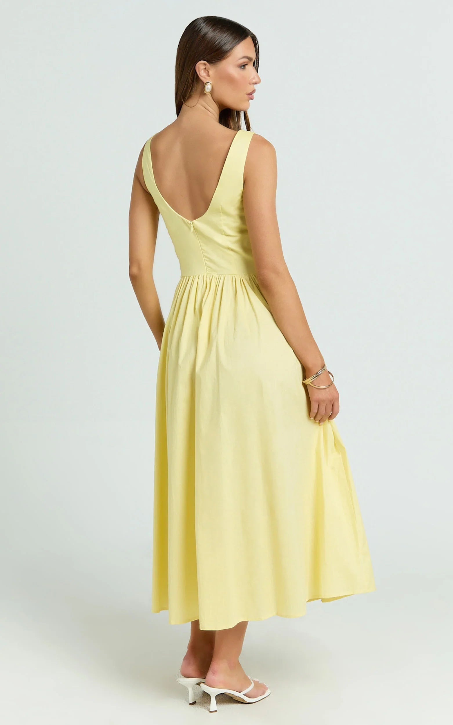 Robe midi Beckett - Robe à encolure dégagée, taille basse en V et jupe froncée, coloris jaune beurre